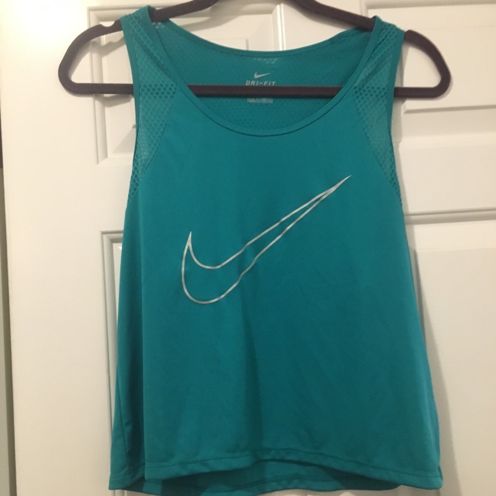 Never worn. Nike top. Turquoise size Medium